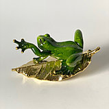 Фигурка лягушка на золотом листочке, фото 2