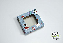 Коробка с прозрачным окном 100х100х30 Новогодние пингвины (белое дно)