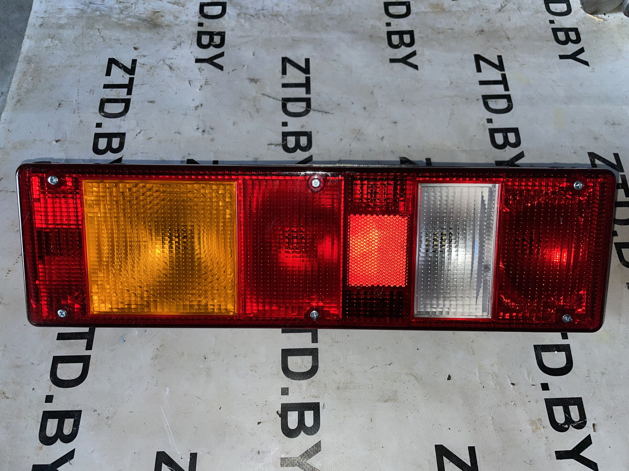 Фонарь задний ЕВРО -04 правый фишка по центру 7462-3716-04