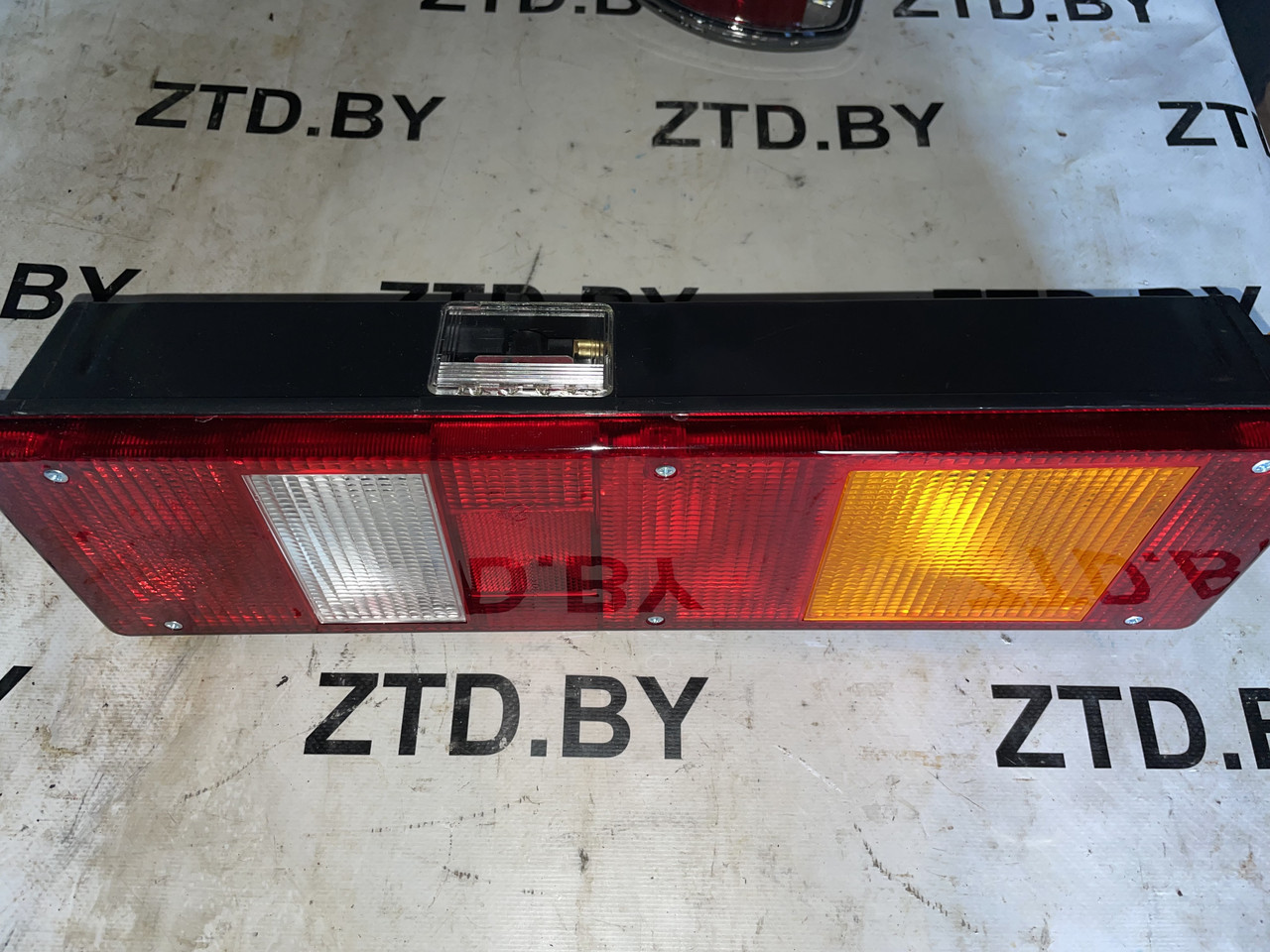 Фонарь задний ЕВРО -04 левый фишка по центру 7472-3716-04