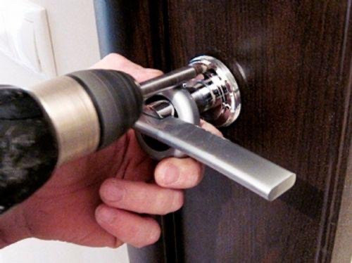 Ремонт и замена дверной ручки (нажимной гарнитур, офисная ручка) входных пластиковых дверей - фото 7 - id-p108964509