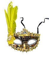Маска венецианская карнавальная пайетки и перо золотистая