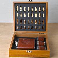 Набор с фляжкой, стопками и шахматами 1816