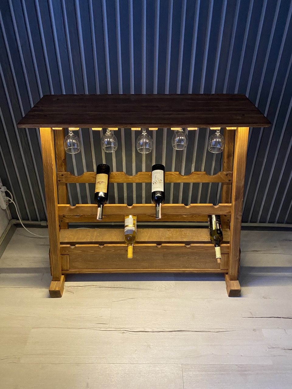 Бар с подсветкой из дерева под заказ