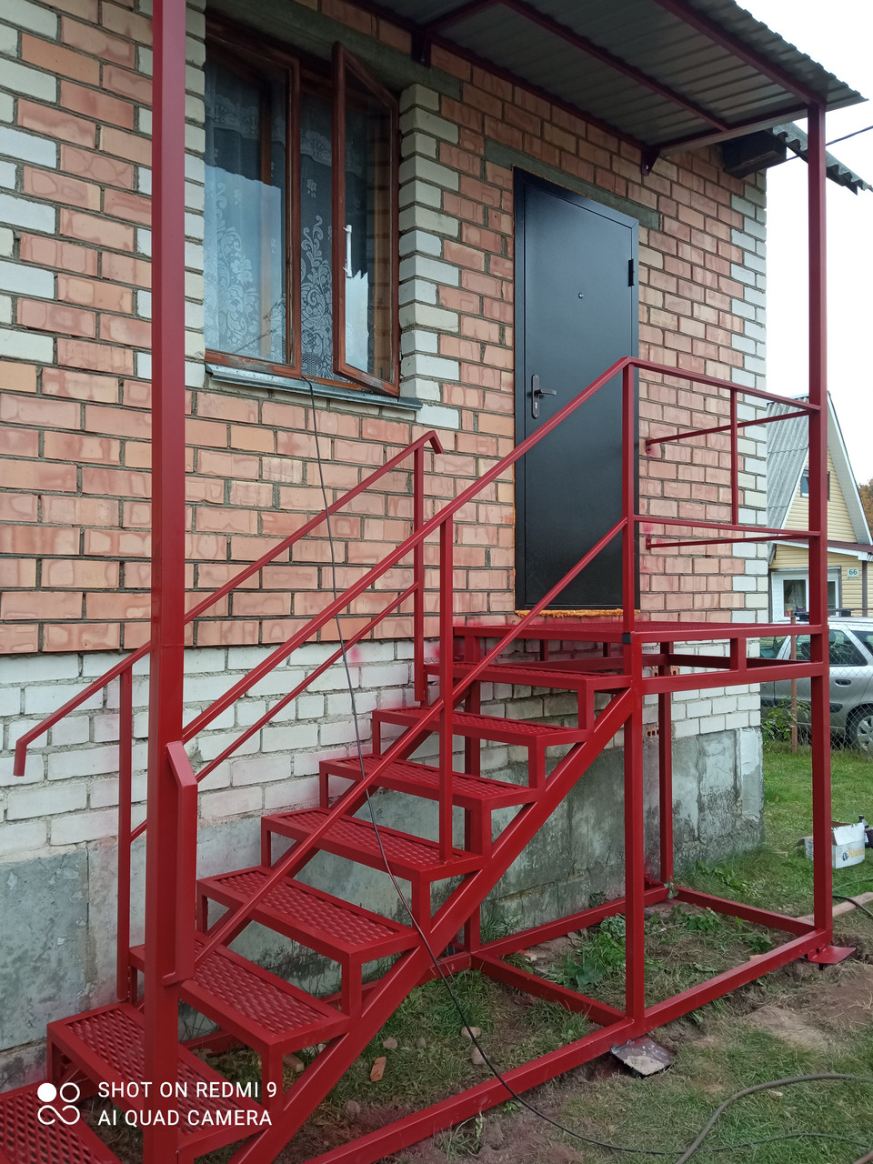Наружные металлические лестницы-ступень ПВЛ с козырьком. - фото 3 - id-p169354512