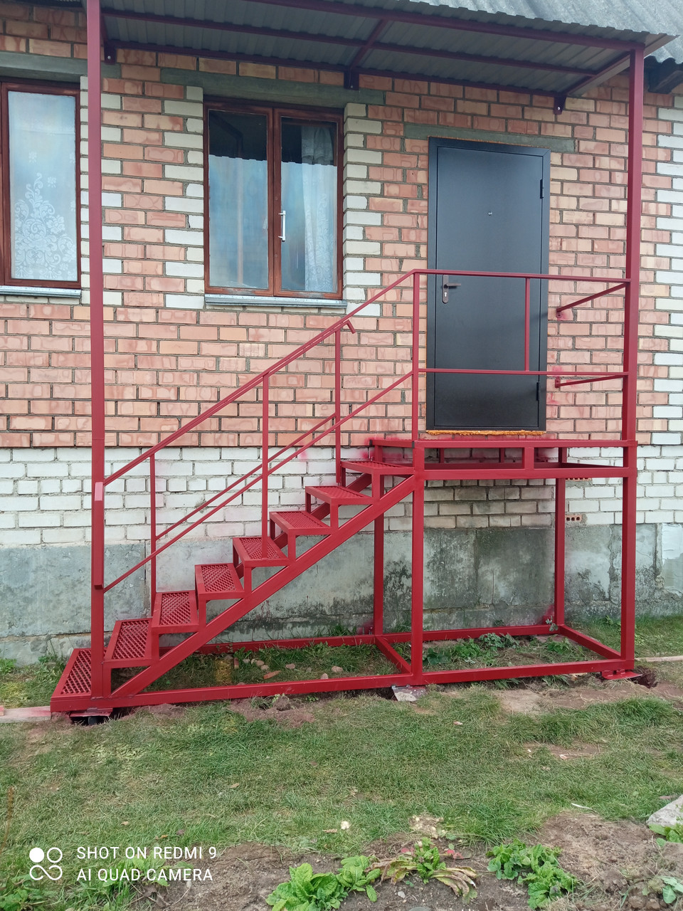 Наружные металлические лестницы-ступень ПВЛ с козырьком. - фото 5 - id-p169354512