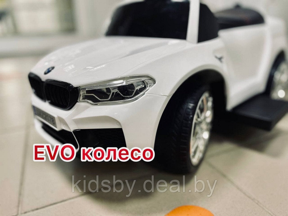 Детская машинка-каталка RiverToys BMW M5 A999MP-M (белый) Лицензия - фото 3 - id-p169255643
