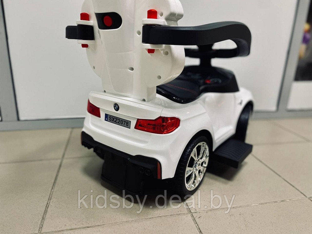 Детская машинка-каталка RiverToys BMW M5 A999MP-M (белый) Лицензия - фото 6 - id-p169255643