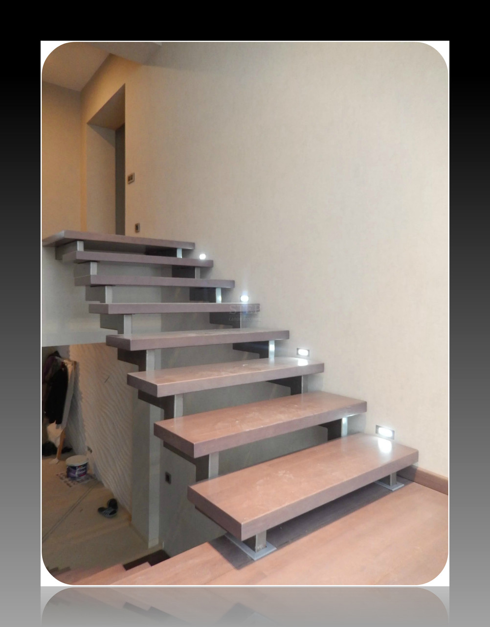 Лестницы на двойном косоуре с ровной площадкой 180 градусов модель 86