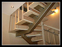 Монокосоур металлический для лестницы модель 1