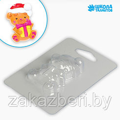 Пластиковая форма для мыла «Мишка с подарком» 7х4.5 см