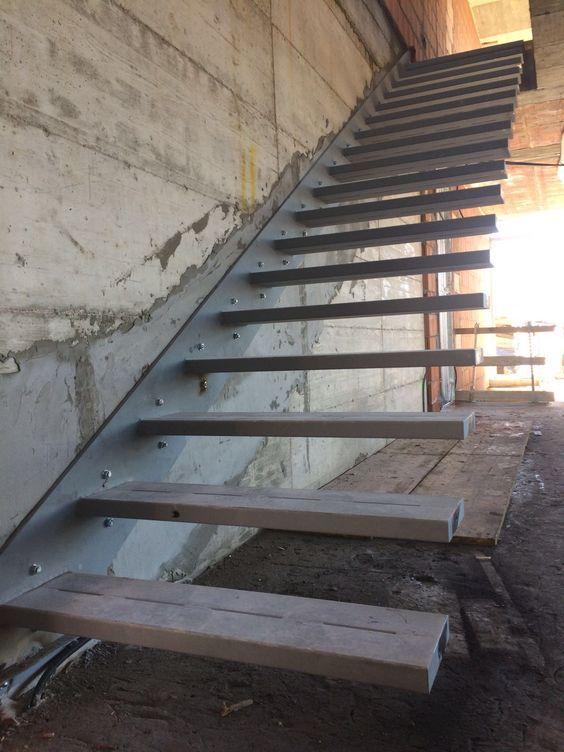 Консольная лестница металлическая модель 12