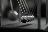 Шары Ньютона маятник на овальной подставке 22х27 см, фото 3