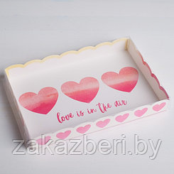 Коробка для кондитерских изделий с PVC-крышкой «Love is in the air», 22 × 15 × 3 см