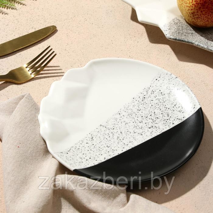 Тарелка «Снежные горы», чёрно-белая, 17 см