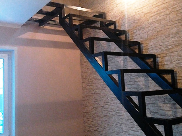 Лестницы металлические под отделку деревом модель 51