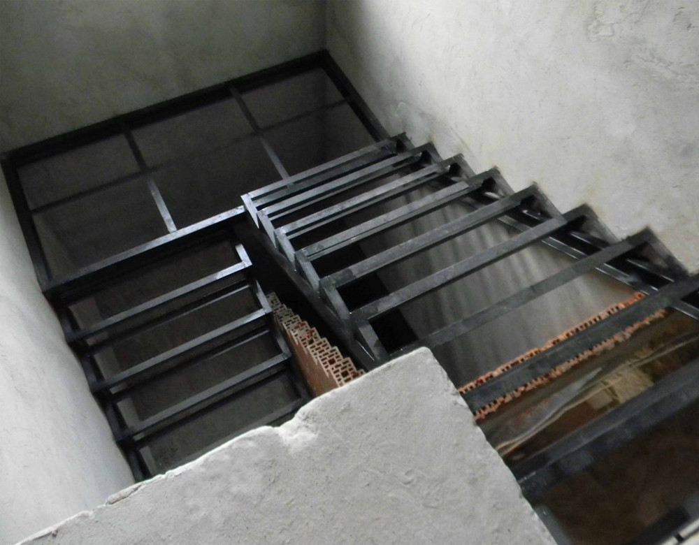 Лестницы на металлокаркасах под отделку модель 57