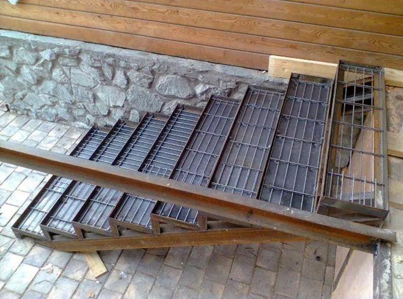 Лестницы под бетонную заливку модель 64