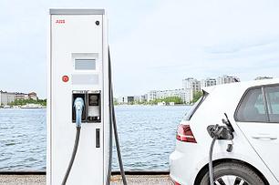 Зарядные станции для электромобилей ABB