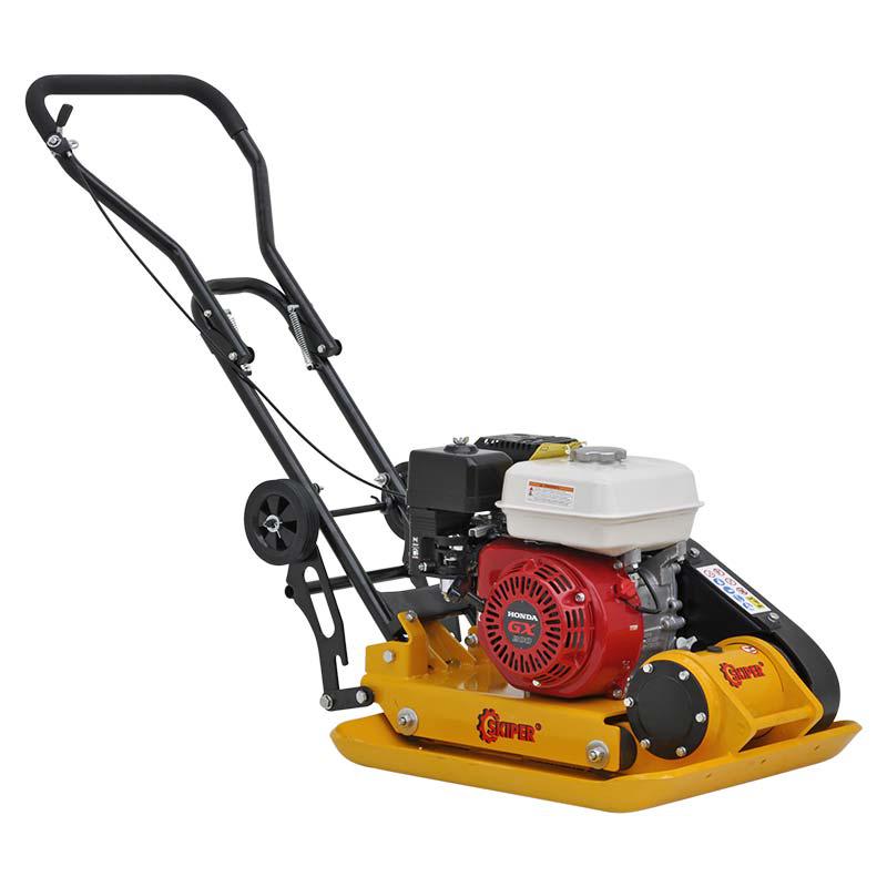 Виброплита SKIPER С120 (HONDA GX200, 6.5Л.С., ПЛИТА 58Х50СМ., 20КН, 35М/МИН, КОЛЁСА)