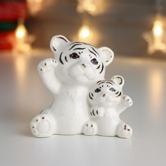 Сувенир керамика "Белый тигр с тигрёнком - привет!" с золотом 8,5х8,7х4,5 см - фото 1 - id-p169359487