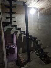 Каркас лестницы на центральном косоуре 3