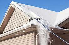 Сброс снега со скатной крыши