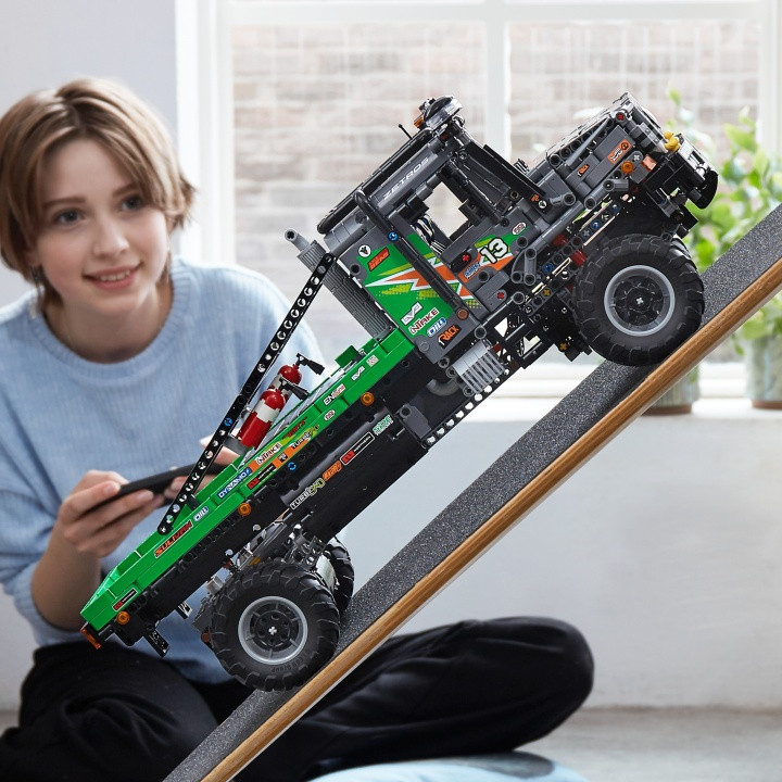 Конструктор Lego Technic 42129 Полноприводный грузовик Mercedes-Benz Zetros - фото 8 - id-p170159246