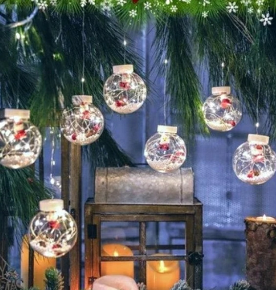 Новогодняя светодиодная гирлянда штора Шарики с Дедам Морозам внутри - фото 2 - id-p170171518