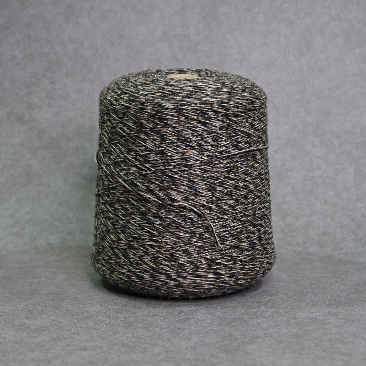 Пряжа: 100% шерсть, Art: Cotswolds, Sato Seni Co. LTD, серый/белый/коричневый, 350 м/100 гр.