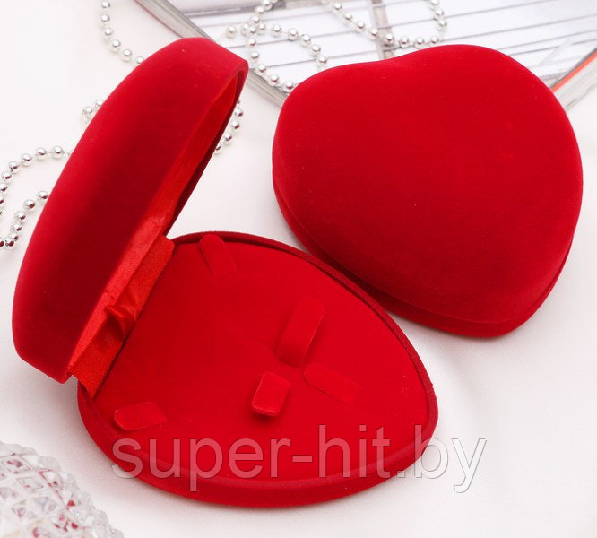 Бархатная красная коробочка в форме сердца 15*15 см