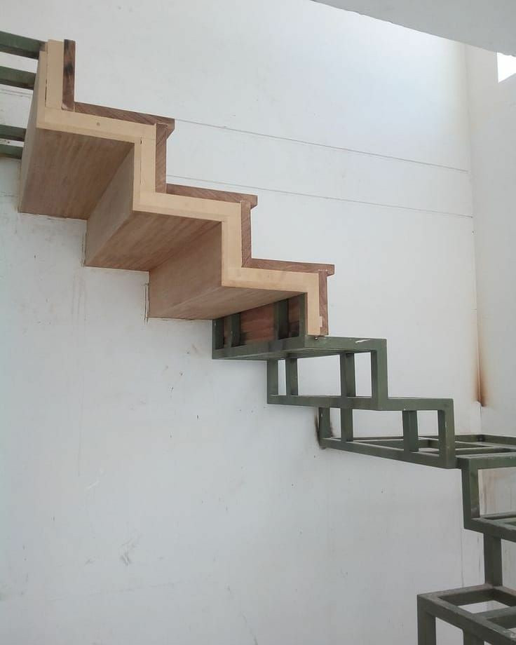 Каркас лестницы из металла под зашивку модель 79