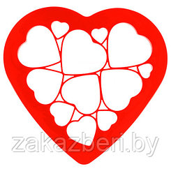 Трафарет для выпечки пластмассовый "Сердечки" 24,5х23,5х1,3см (12 штук) (Китай)
