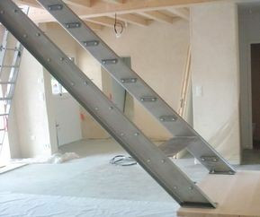 Металлокаркас лестницы на тетиве из швеллера модель 6 - фото 1 - id-p171603145