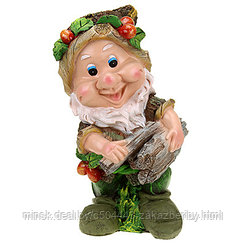 Скульптура-фигура для сада из полистоуна "Гномик с охапкой дров и ягодами на шапке" 22х39см (Россия)
