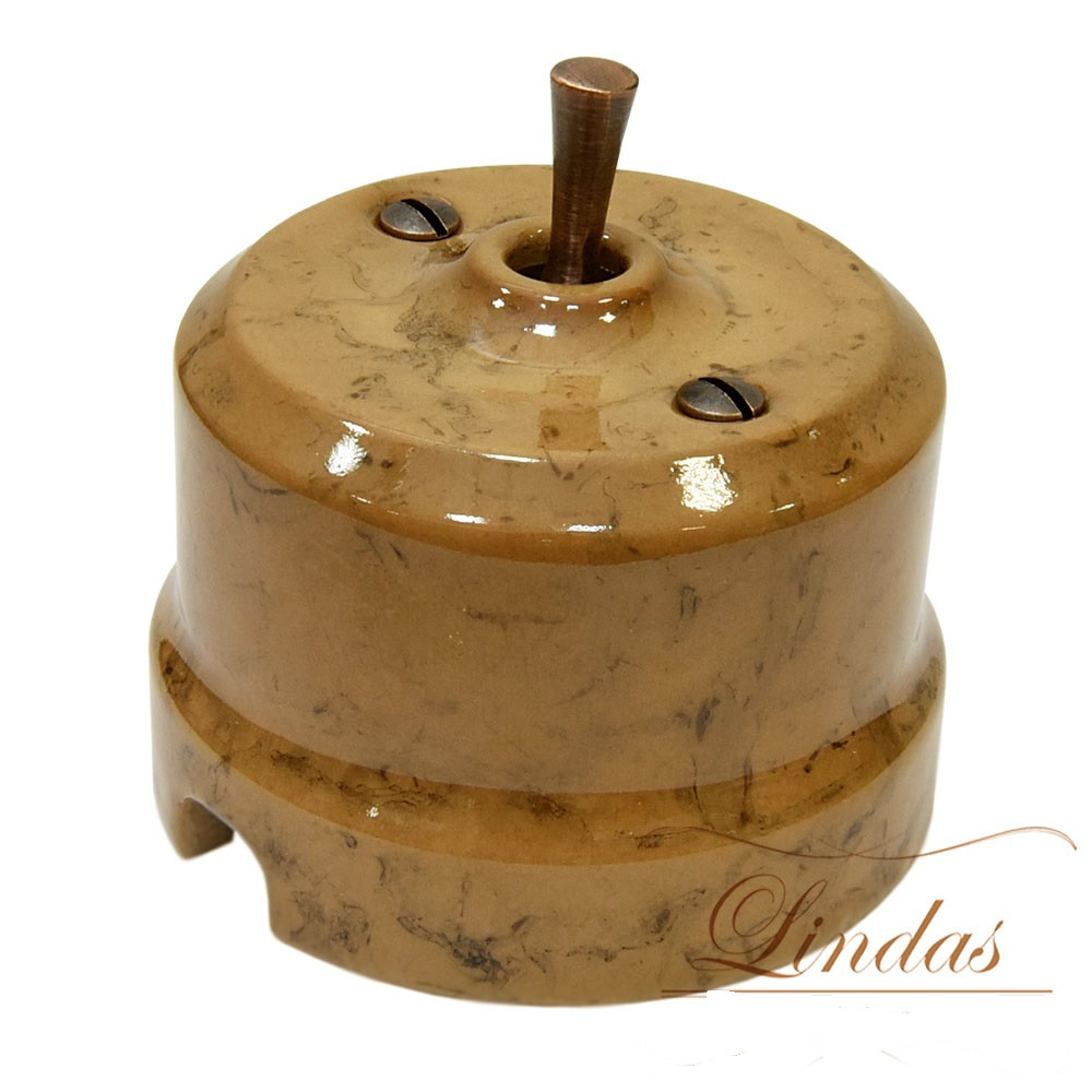 Перекрестный тумблерный ретро выключатель Lindas, цвет капучино, ручка бронза