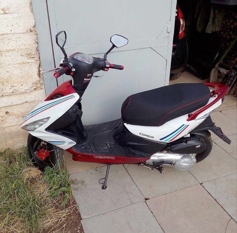 Скутер VENTO Corsa красно-белый - фото 3 - id-p165799719