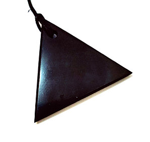 Оберег кулон из шунгита Треугольник