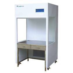 Вытяжной шкаф с вертикальным ламинарным потоком  LABTRON LVCB-B11