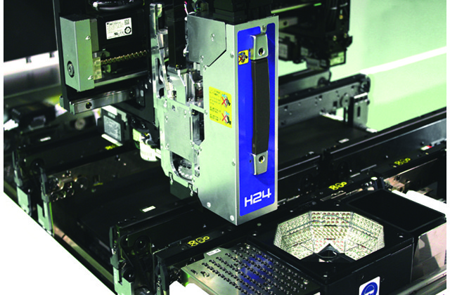 Модульный сверхвысокопроизводительный гибкий автомат установки компонентов FUJI NXT III - фото 3 - id-p172372589