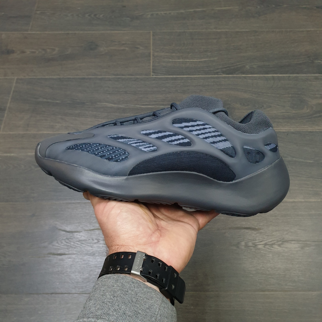 Кроссовки Adidas Yeezy 700 V3 Gray Black