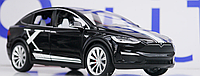 Машинка металлическая Tesla Model X 90D Тесла Модель Икс - открываются двери, капот,багажник 1/32 разные цвета