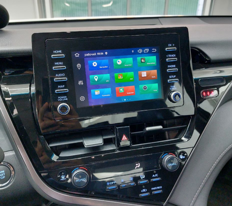 Навигационный блок Radiola для Toyota Camry v70 2018+ на Android 10