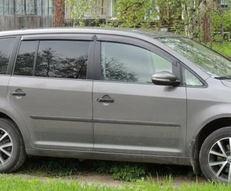 Дефлекторы боковых окон для Volkswagen Touran (2015-2020) - фото 1 - id-p74154380