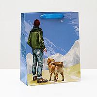 Подарочный пакет «Прогулка в горах» 26 × 32 × 12 см