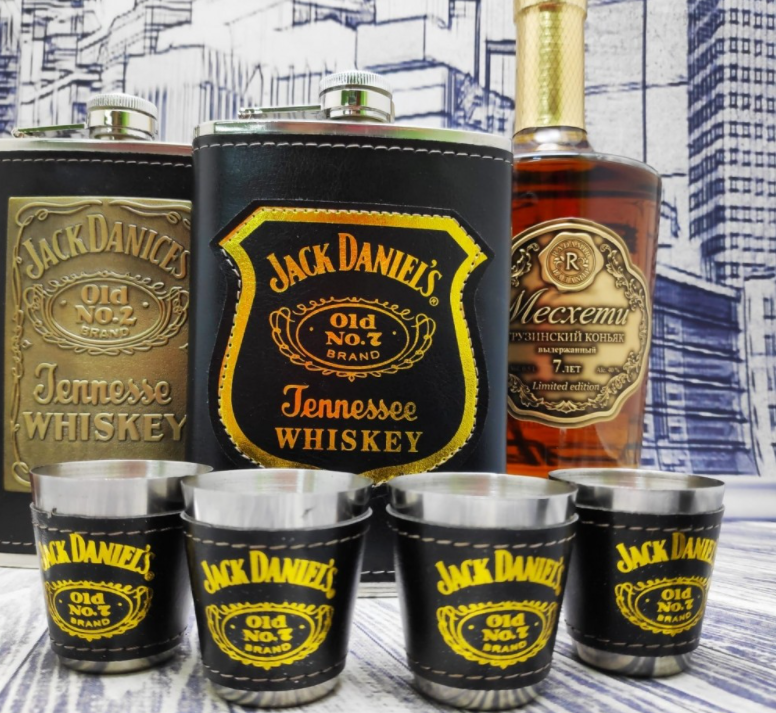 Подарочный набор Jack Daniels: фляжка 255 мл, 4 стопки и металлическая воронка M-39 - фото 6 - id-p173486066