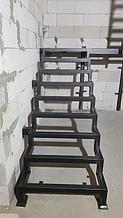 Металлокаркас лестницы на двойном косоуре с площадкой 2