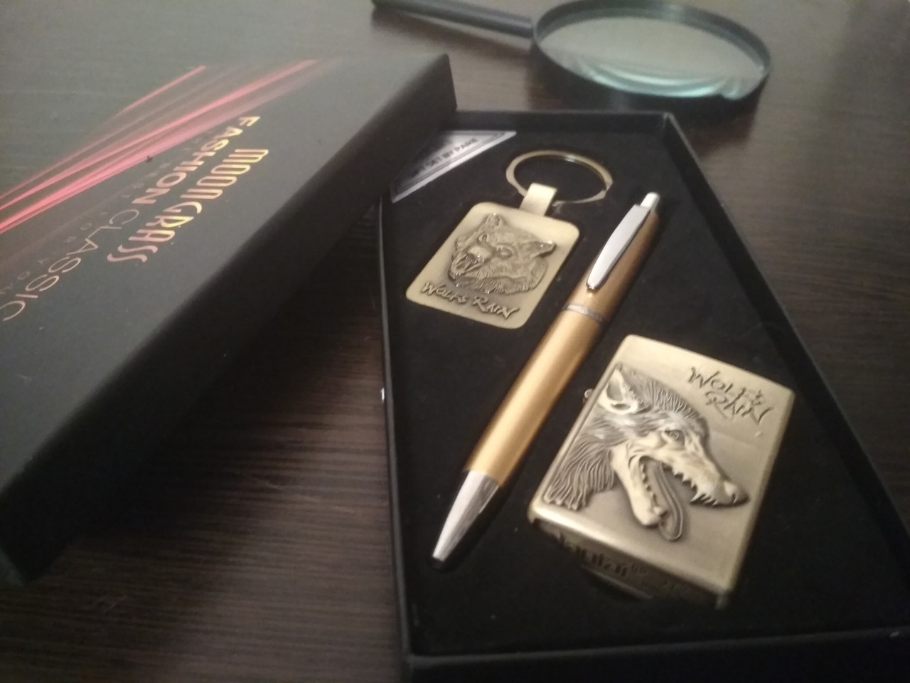 Подарочный набор брелок, ручка и бензиновая зажигалка