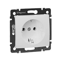 Розетка с заземлением Legrand Valena белый