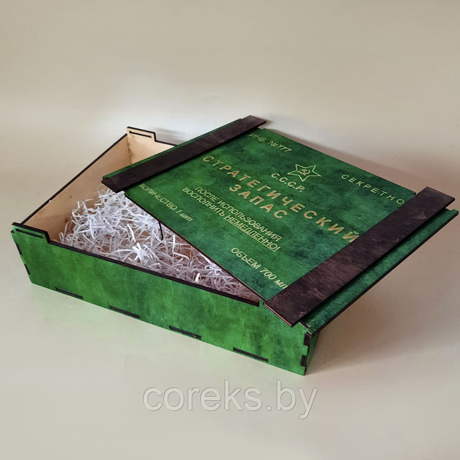 Деревянная подарочная коробка "Стратегический запас"  (размер 34*24*10 см, цвет - зеленый)
